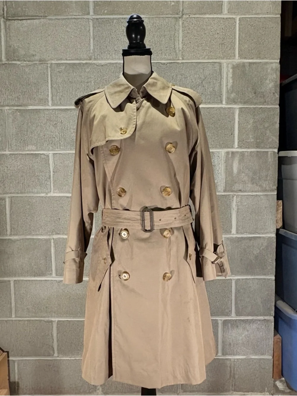 Burberry trench coat. - Picture 2 of 15